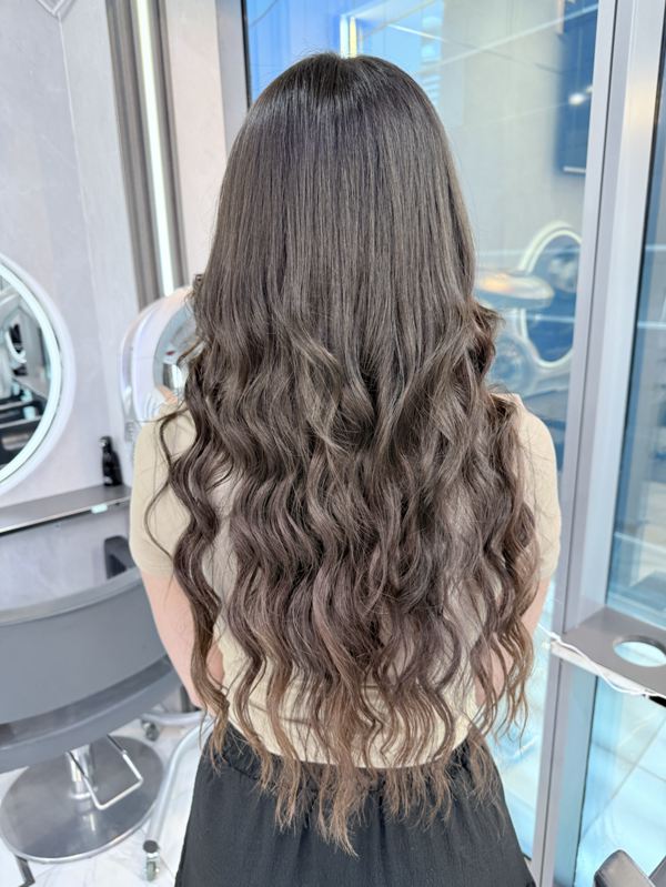 Crown Area Density Camouflage. Jeweler-grade work for sensitive zones. We restored visual fullness exactly where needed while protecting root health.