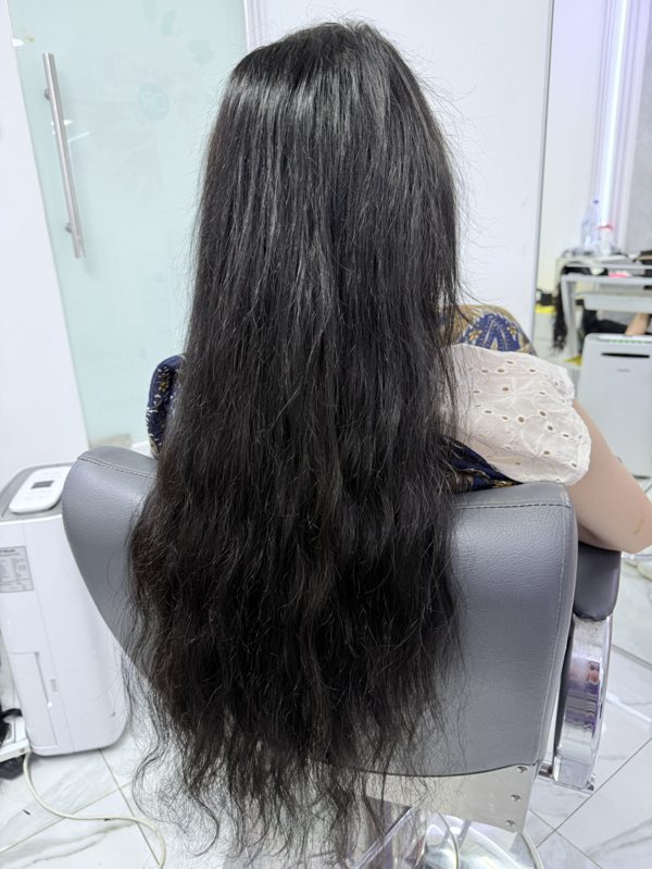 Balayage Effect Without a Drop of Dye. Want brighter dimension but want to protect your roots? We created a sun-kissed balayage effect using extension strands only. Safe Dubai glow-up.