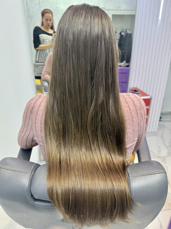 Warm Caramel Blonde. A warm luxury tone that pairs beautifully with Dubai sun-kissed skin. Strands remain soft and never straw-like.