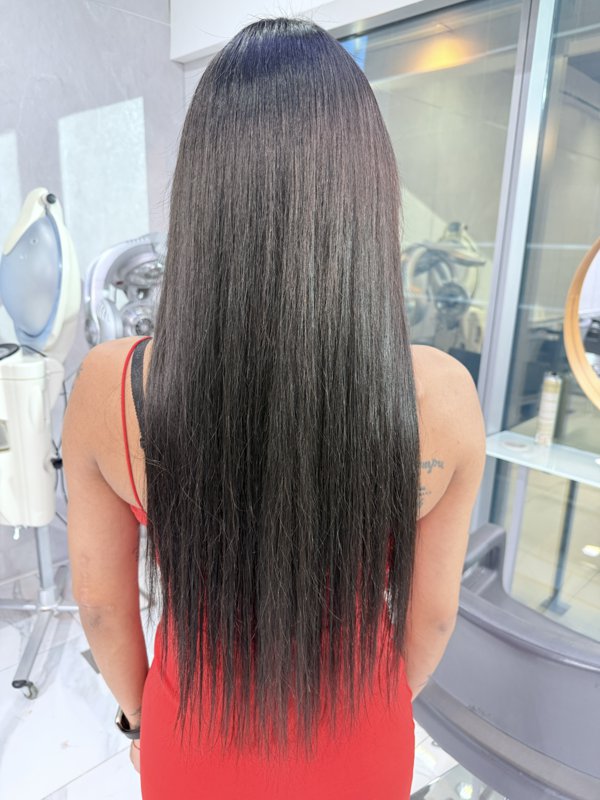 Luxury Copper Tone. A bold, rich tone that stays vivid. Silky smooth strands are ideal for clients who want standout elegance.